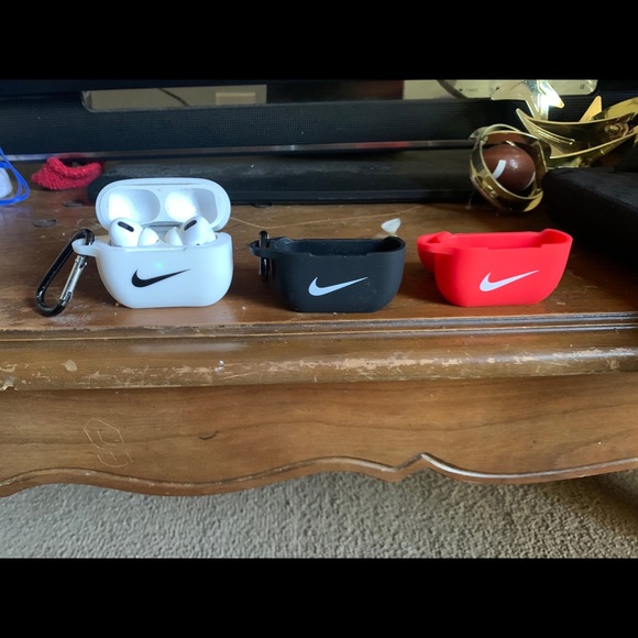 Apple AirPod Pros - Picture 4 of 4